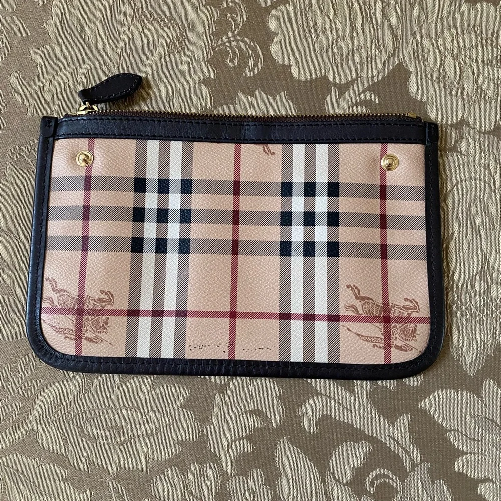 Burberry authentic Nova Check Zip Pouch with Black Trim - Picture 2 of 7